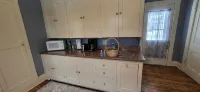 Point Central! - Bright, Simple Downtown Apartment