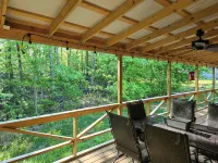 Family Lake Escape! Huge Deck/BBQ/Fire Pit. Bunk Room. 5 Min to Boat Ramp! Pets!