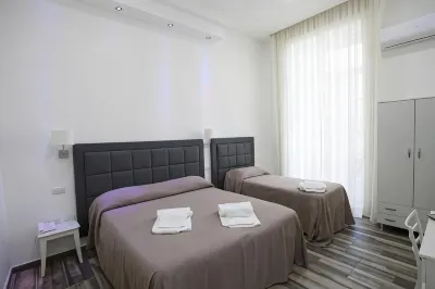 Napoli Garibaldi Square Hotel di 