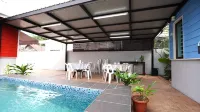 Voon Cottages@Pinjistation | Private Pool | 10pax Hotele w: 