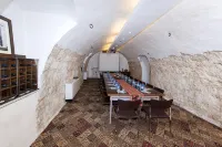 The Colony Hotel