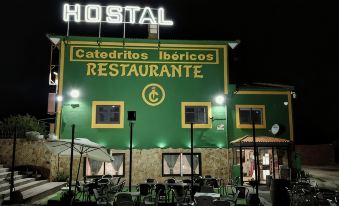 Hostal Catedritos Ibéricos A-5 Km 154 A 5 KM DE OROPESA A 1 KM DE HERRERUELA DE OROPESA - Housity