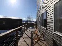 Lupine Lodge with Mountain Views فنادق في سيوارد