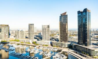 Melbourne Private Apartments - Collins Street Waterfront, Docklands