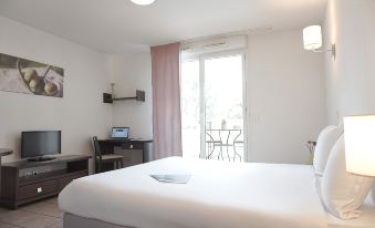 Comfort Aparthotel Six-Fours - Housity