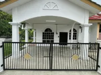 Homestay Ira Jaya - 4 Unit Rumah Hotels in Sena