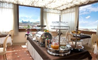 Plaka Hotel - Housity