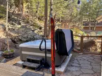 Modern Mountain Cabin with Treehouse & New Hot Tub under the Stars Near Rmnp