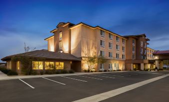 Holiday Inn & Suites Barstow