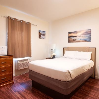 Standard Double Room, 1 Double Bed, Non Smoking, Shared Bathroom (25) Anchor Pointe Inn Promo Code