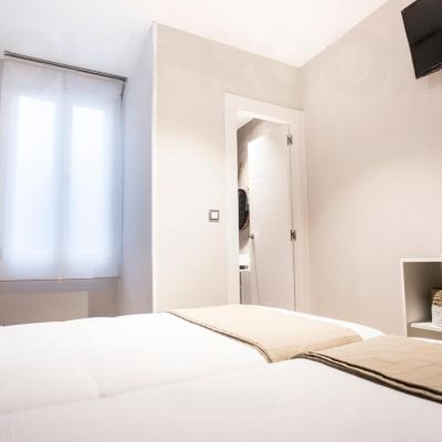 Interior Twin Room Hola Rooms Promo Code