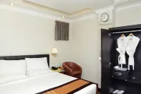 Hotel Bond