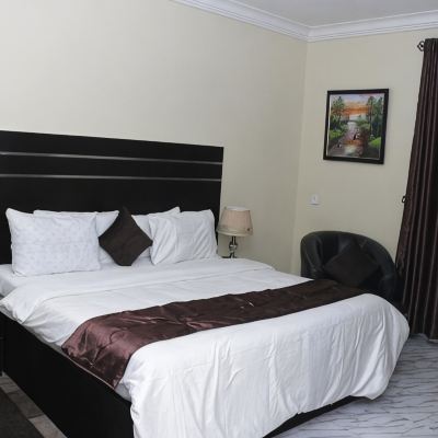Royal Room, 1 Queen Bed, Non Smoking Brookville Hotel & Suites Promo Code