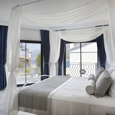 Deluxe Room with Partial Sea View