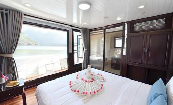 Halong & Lan Ha Bay Sapphire Cruise