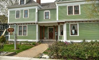 Saltair Inn Waterfront B&B - Housity