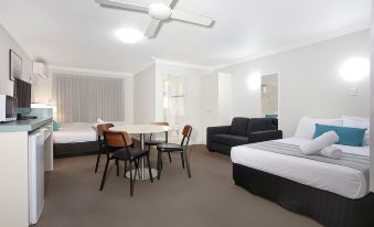 Earls Court Motel & Apartments