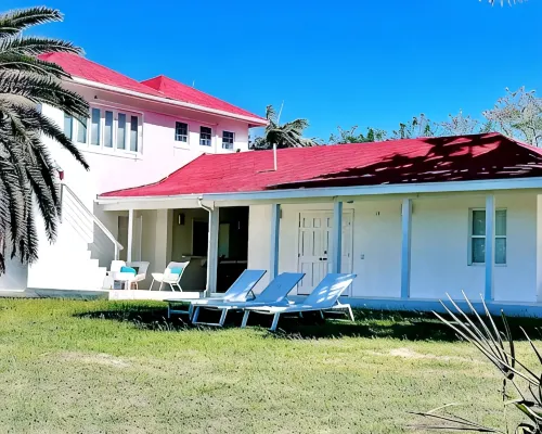 Waterfront 3-Bedroom Villa at Popular Chrishi Beach, Nevis with Everything! Hoteles en Cliftons