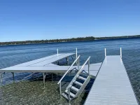BEAUTIFUL LAKE FRONT NEWLY RENOVATED COTTAGE 2021 Hoteles en Municipio de Gerrish