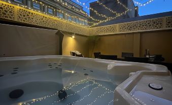 Dream Stays Bath - Trim Street (Hot Tub)