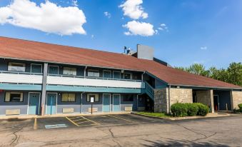 Super 8 by Wyndham Cincinnati-Springdale OH - Housity