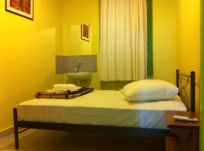 Zeus Hostel Отели в г. 