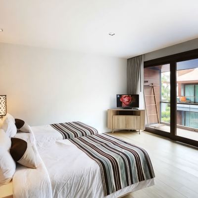 Deluxe Pool Access - Twin Akira Lipe Resort Promo Code