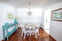 The Hibiscus Haven~ centrally located near hospital/ downtown Stuart