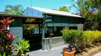Backpackers at 1770 Hotels in 