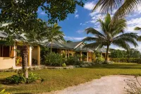 Poppy's on the Lagoon Hotels in 