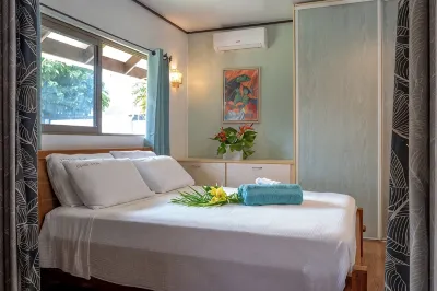 Villa fully equipped, for 8, swimming pool, 4 air-conditioned bedrooms Hotels in 