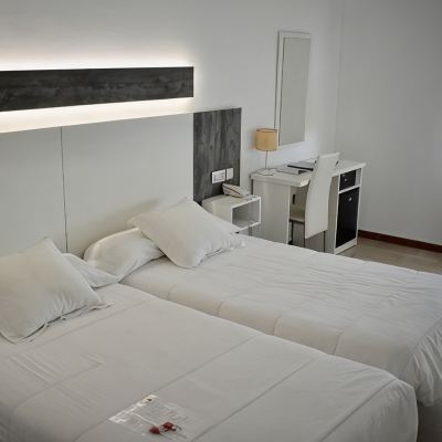 Twin Room Emperatriz III Promo Code