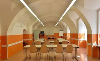 Junges Hotel Tulln - Housity