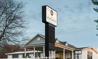 "a large black sign with white letters that say "" knights inn "" is displayed in front of a building" at The Kenilworth