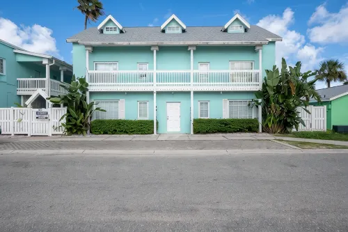Salty Kisses Seaside Condo just steps to the beach and fishing pier