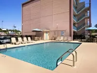 Days Inn by Wyndham Columbus-North Fort Moore
