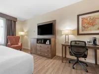 Best Western Plus Perth Parkside Inn  Spa Hotels in Lanark County
