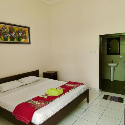 Basic Double Room, 1 King Bed, Garden View, Garden Area