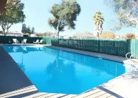 Days Inn by Wyndham Gilroy