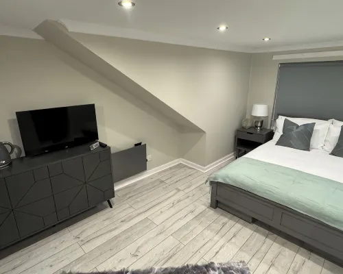 Newly Renovated Room With Private Bathroom - Sleeps 3 - 2 Beds Hotels in Bathgate