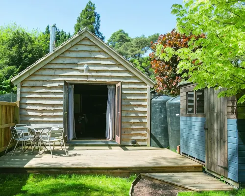 Idyllic Log Cabin with Log-fired Hot Tub nestled in a Forest Clearing Hotels in Wareham