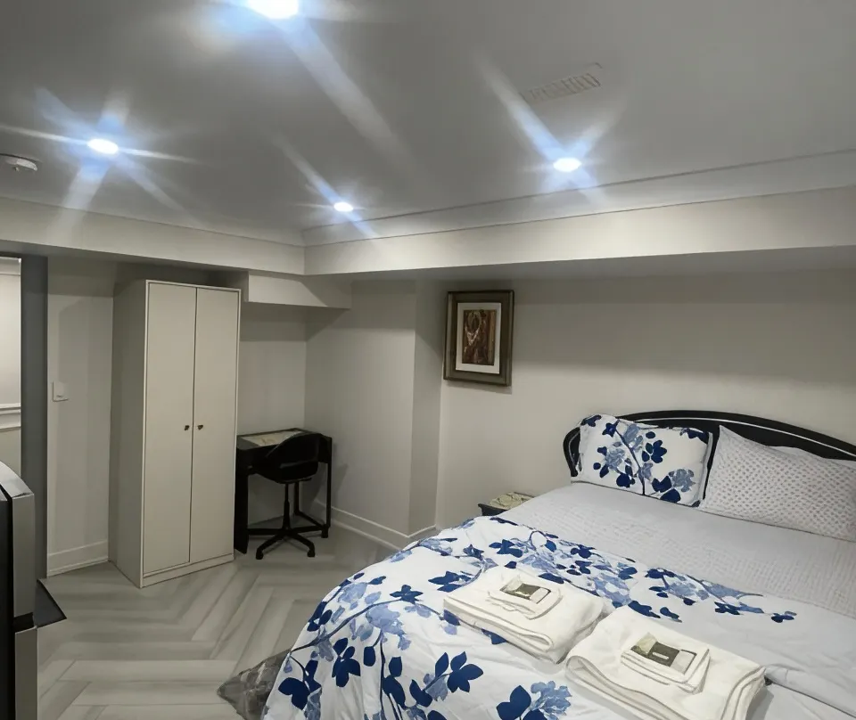 Chambre Et Salle De Bain Privées De Luxe Au Sous-sol De Toronto - Vaughan