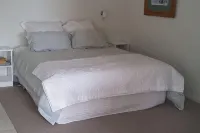 Wainui Absolute Beachfront Studio Unit Отели в г. 