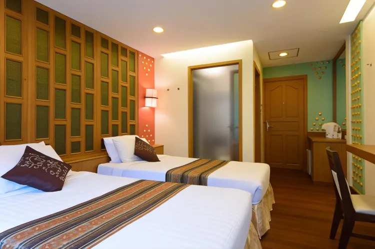 Golden Grand Deluxe Twin Room