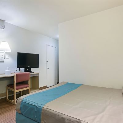 1 Queen Bed | Mobility Acc Ri Shwr Ste Nsmk