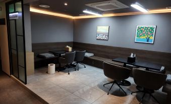 Queen Town Hotel - Housity