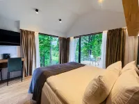Moon Village Comarnic Hotel di 