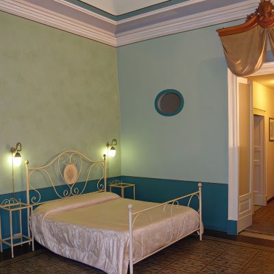 Superior Room 1 Queen bed