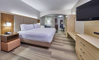Holiday Inn Express & Suites Medford-Central Point