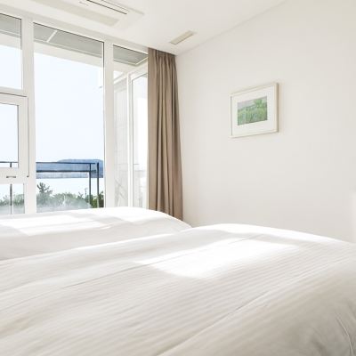 로얄스위트(54평) + 사계절 온수풀 & 사우나 휘닉스 제주 섭지 코지 쿠폰